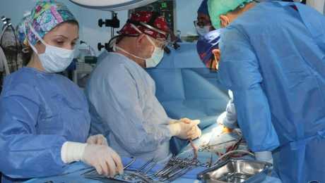 سيدة تبرعت بأعضائها لأربعة أشخاص فماتوا جميعا ..  تفاصيل 