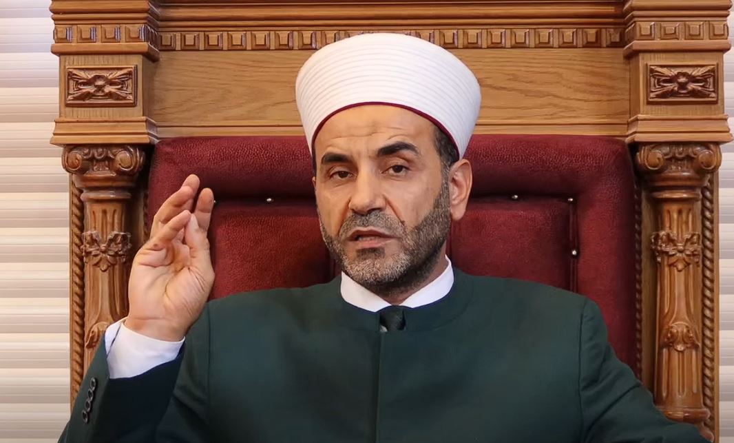 الشيخ أحمد البقاعي: "إذا بدكم تظلوا ترقصوا وتغنوا وتشربوا ..  فانتظروا خسفًا ومسخًا من السماء" - فيديو