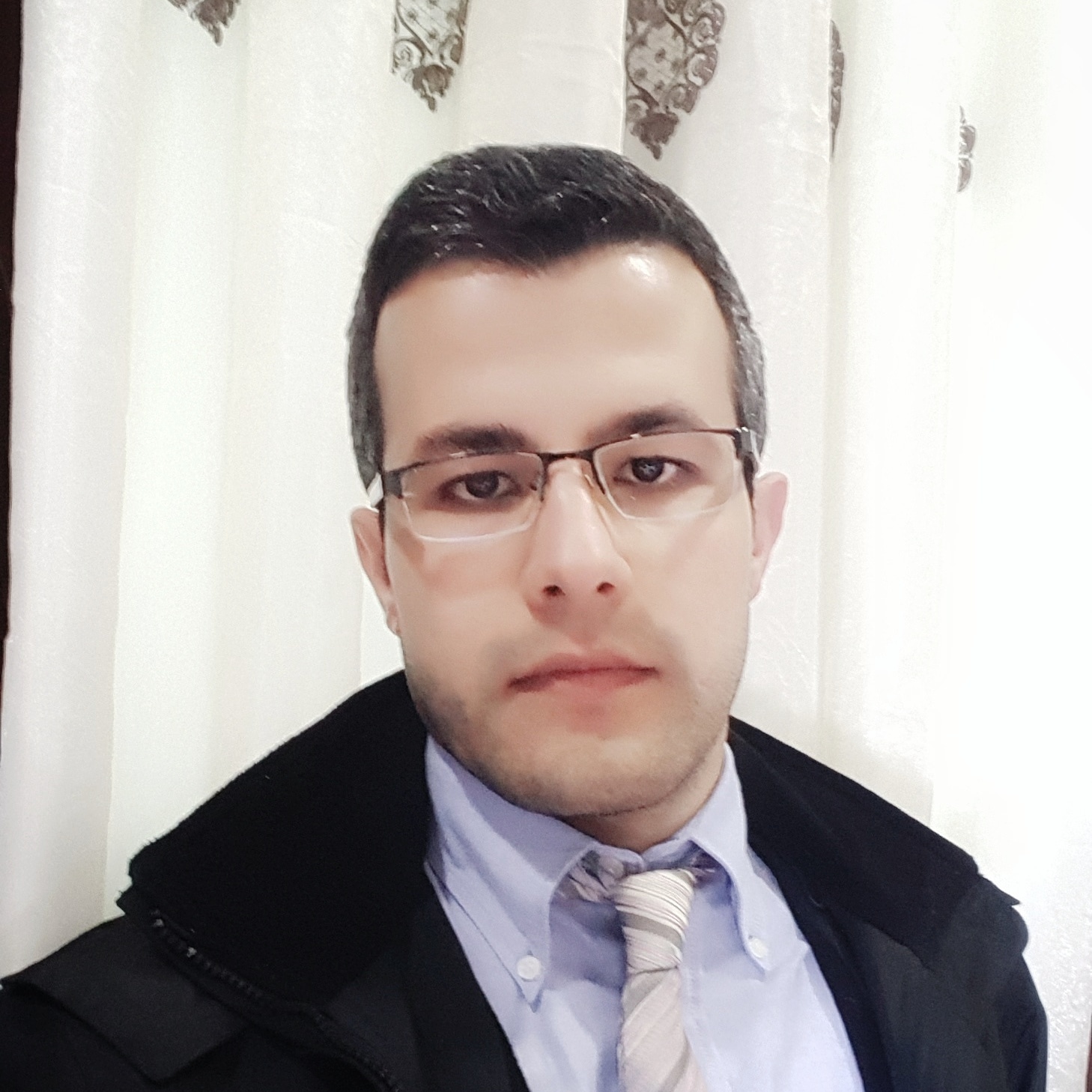 "غداء خارج النّص"