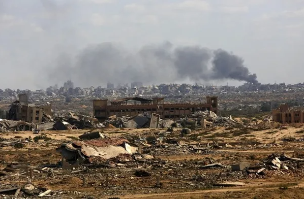 غارات وقصف مدفعي إسرائيلي داخل الخط الأصفر