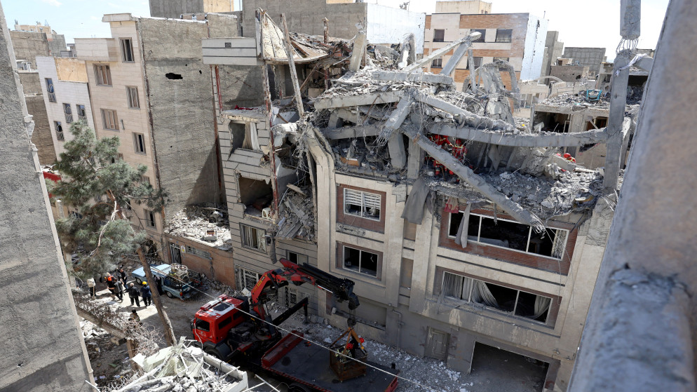 الجيش "الإسرائيلي" يستهدف مقرات مؤقتة وقادة للنظام الإيراني في طهران