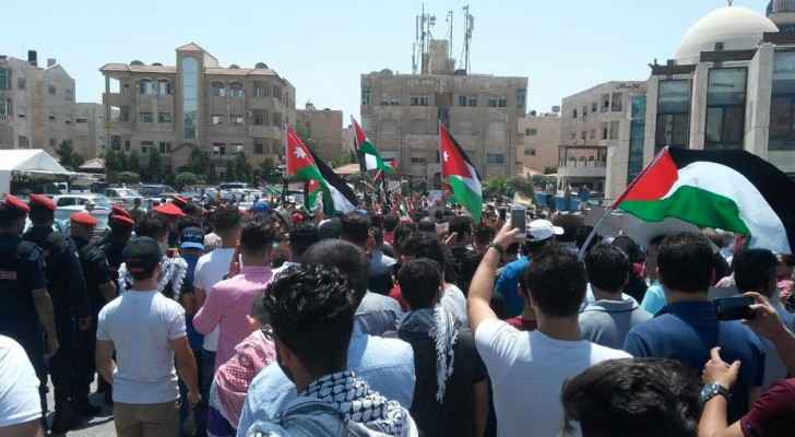 بالفيديو والصور ..  مسيرة حاشدة من امام المسجد الكالوتي في الرابية قرب سفارة الاحتلال نصرةً للاقصى