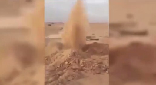 السعودية : حفرة تنفث تراب كل من يحاول طمرها  ..  و بئر يقذف الهواء ثم يسحبه
