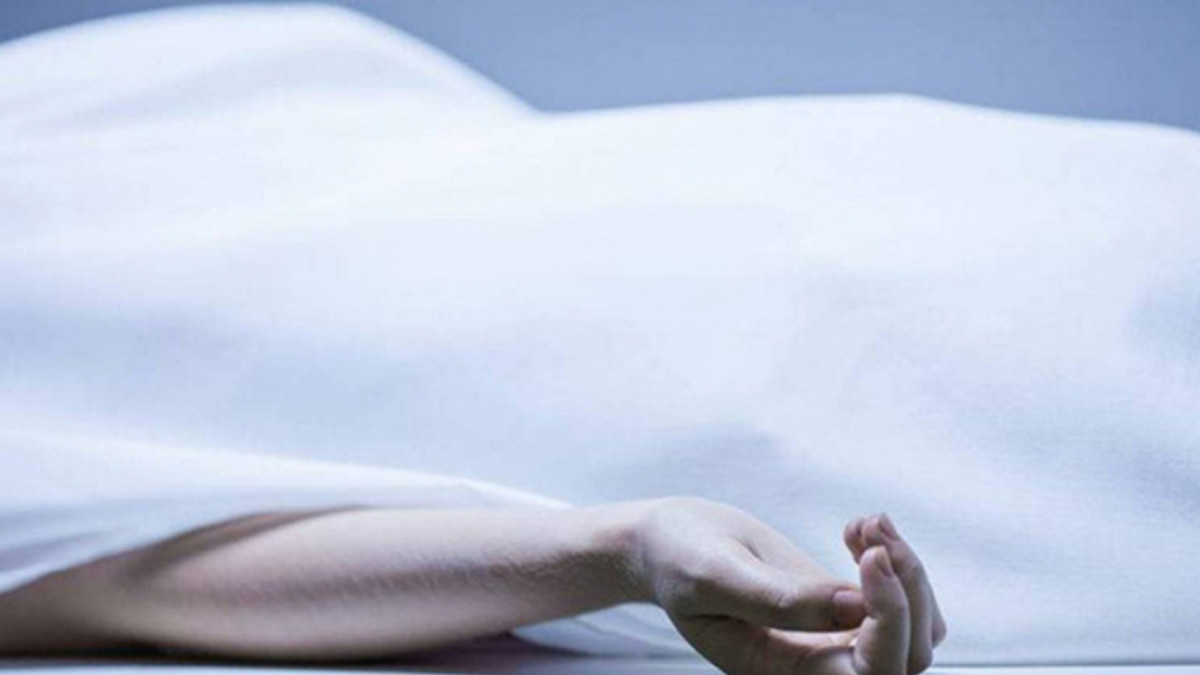 بعد تهنئة والدتها المطلقة بالعيد  ..  مقتل فتاة على يد والدها في غزة  ..  تفاصيل مؤثرة