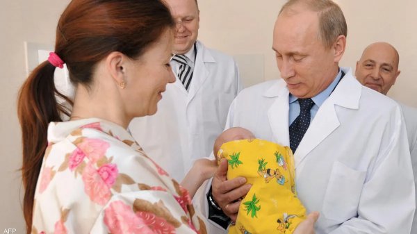 مطلوب إنجاب 10 أولاد  ..  بوتين يعيد إحياء مشروع "الأم البطلة"