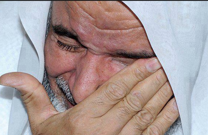 زوجة تقنع زوجها بوضع امه بدار العجزة لعدم قبولها تربية ابناءه  .. واخر تبرع بوالده من اجل 20 دينار "تفاصيل"