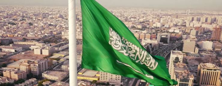 ثري سعودي يوظف 50 شاباً لوظيفة مضحكة ومثيرة للدهشة