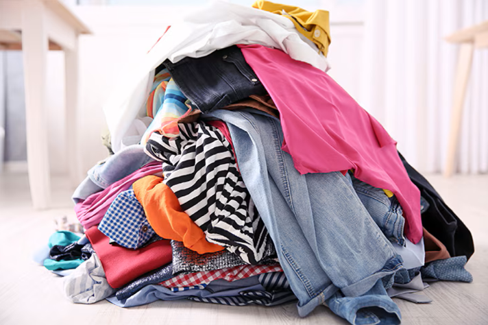 3 وزراء أردنيون في لقاء لحسم قضية قصاصات الأقمشة ..  ما القصة؟ 