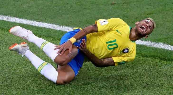نيمار يدافع عن نفسه: سقوطي المتكرر له سبب
