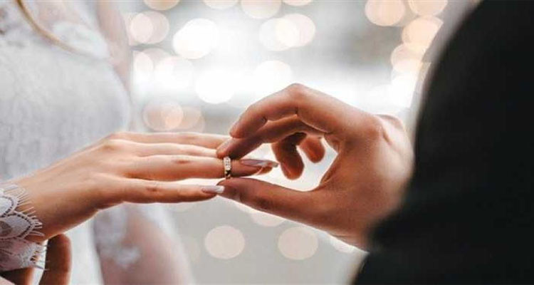 تعلقت برجل مشهور وأريد الزواج منه  ..  ماذا أفعل ؟