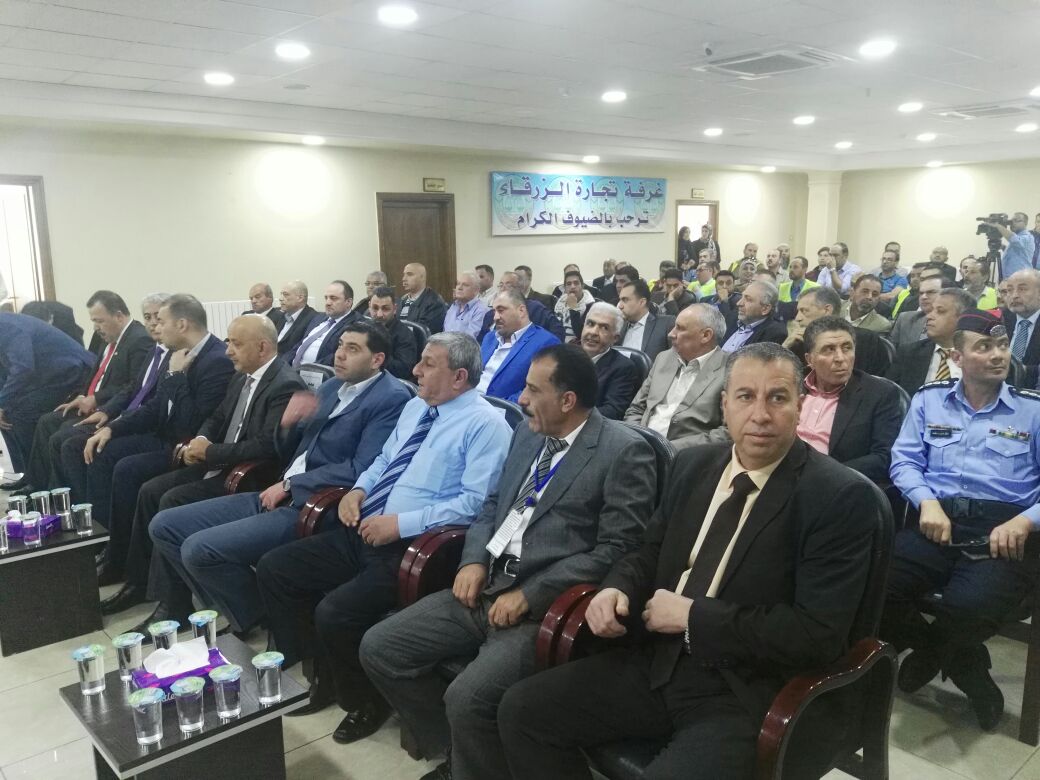 بالصور  ..  غذاء ودواء الزرقاء وبالتعاون مع غرفة تجارة الزرقاء تطلق حملة (عينك على غذائك) 