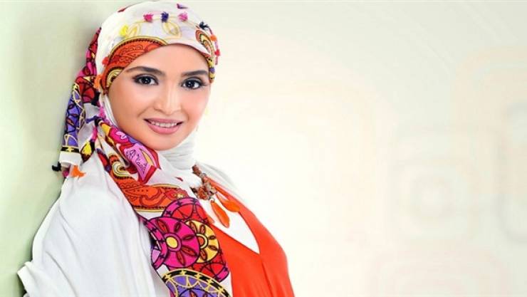 صور ..  الظهور الأول لحنان ترك مع زوجها منذ وفاة طليقها!
