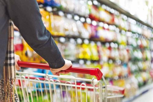 تجار يؤكدون تراجع الطلب على المواد الغذائية 30% مقارنة بالاعوام السابقة