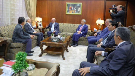 رئيس مجلس الإعيان يلتقي عدداً من سفراء الدول الصديقة لدى المملكة