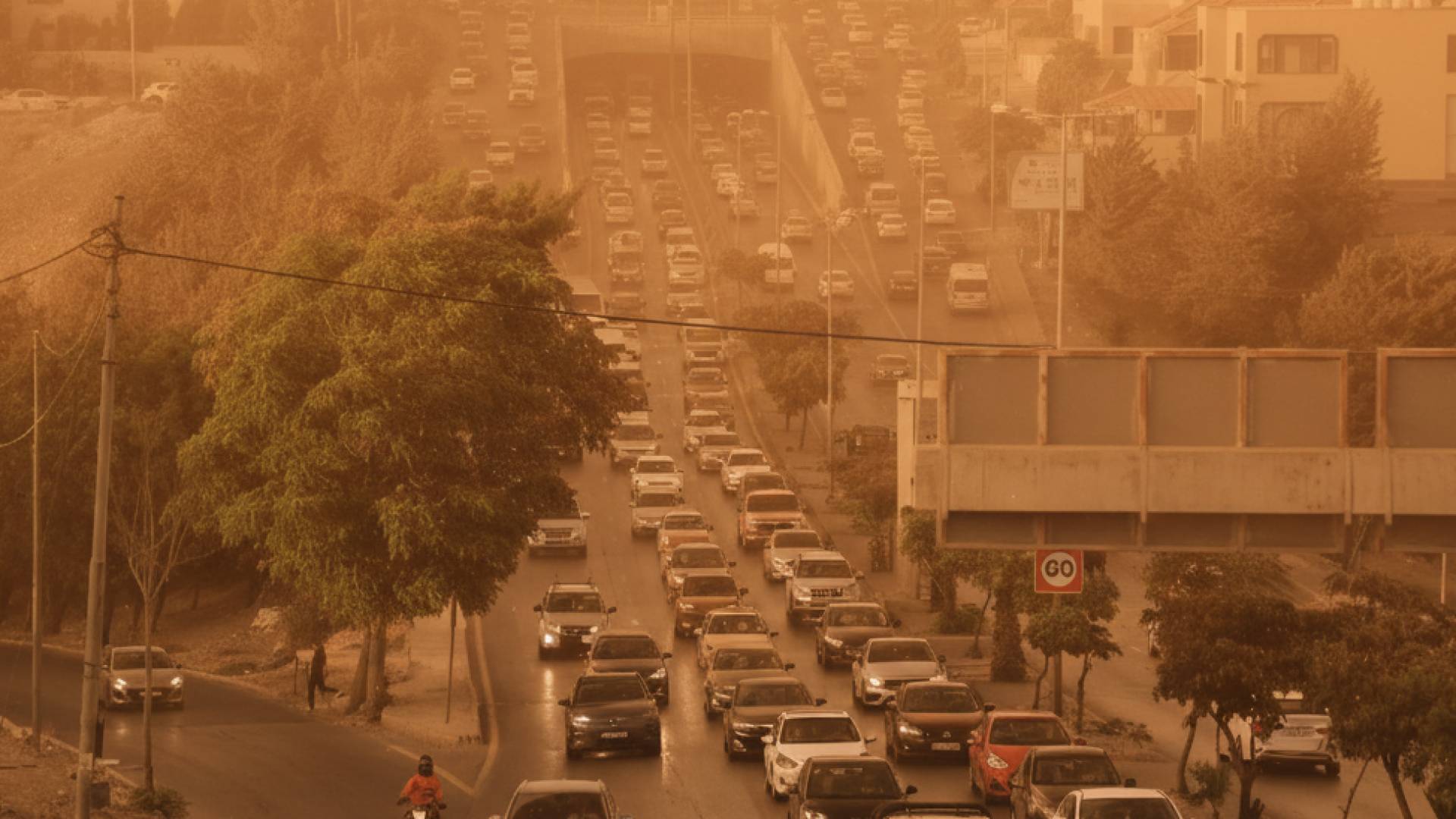  موجات غبارية كثيفة في طريقها إلى الأردن وتنبيه من تدني مدى الرؤية الأفقية