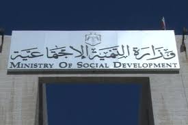  بعد نشر سرايا لحالة العجوز في الزرقاء ..  التنمية الاجتماعية والمعونة الوطنية ينهون معاناتها