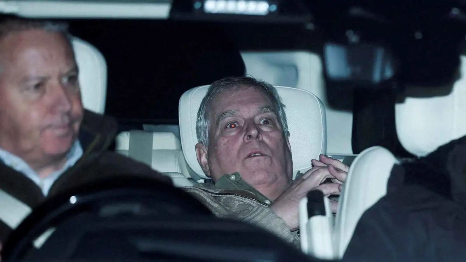 صراخ داخل القصر ونداء للملكة الراحلة يكشف انهيار مكانة الأمير أندرو