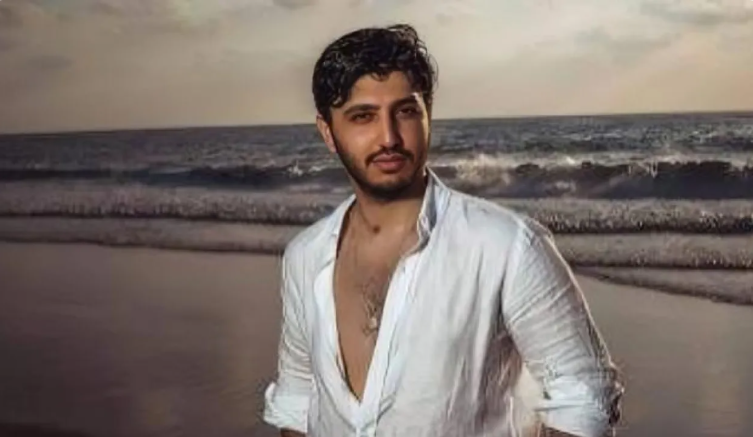 إلغاء حفل محمد فضل شاكر بعد تقارير عن نقل والده إلى المستشفى