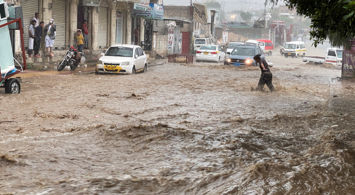 مصرع 8 أشخاص بصواعق رعدية وسيول غرب اليمن