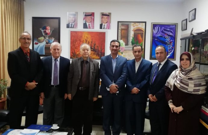 وفد من اتحاد الأكاديميين والعلماء العرب يزور جامعة فيلادلفيا