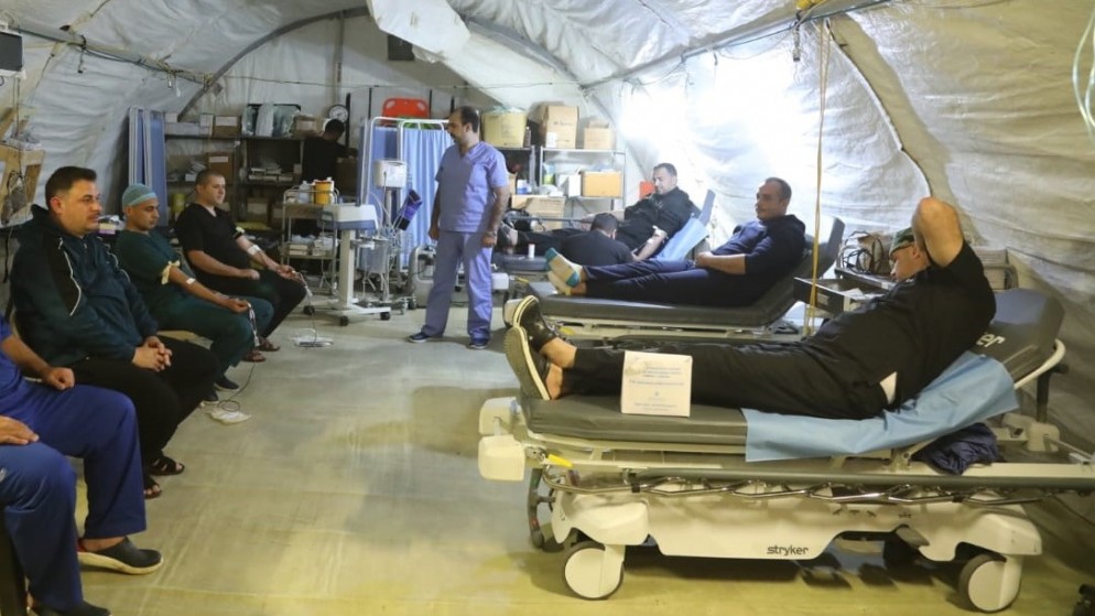 طواقم المستشفى الميداني الأردني جنوب غزة/2 تتبرع بالدم للمرضى والجرحى والمصابين