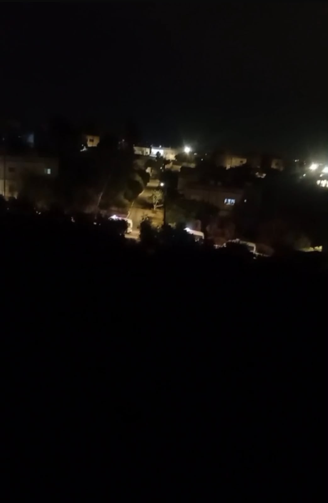انتهاء مداهمة بني كنانة شمال إربد بعد 9 ساعات ..  ومصادرة كميات كبيرة من الزيت ..  فيديو  