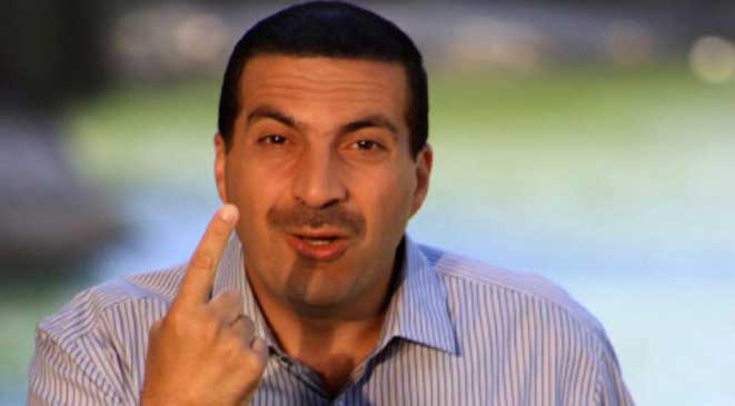 عمرو خالد ..  من عباءة الإسلام إلى منبر الأدب