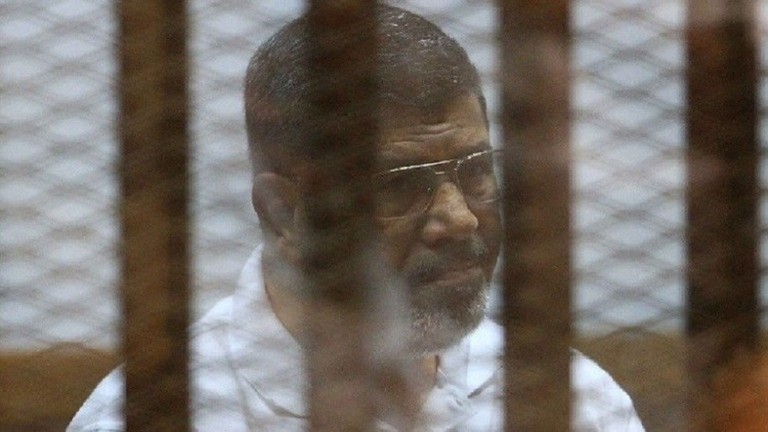 تقديم شهادة وفاة الرئيس المصري الأسبق محمد مرسي للمحكمة