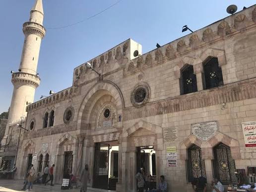 رسالة إلى وزير الأوقاف: مصليات يطالبن بمعالجة ازدحام مخارج مصلى النساء في المسجد الحسيني حفاظًا على السلامة العامة