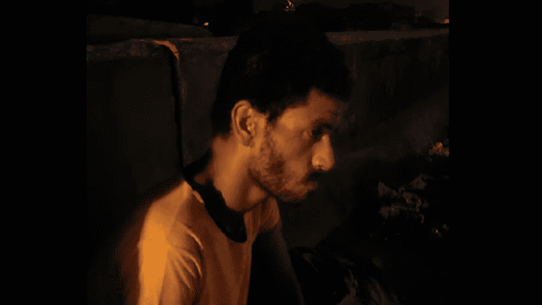 بالفيديو : خدعوني وتوفيت والدتي  ..  قصة سرقة كلية مصري 