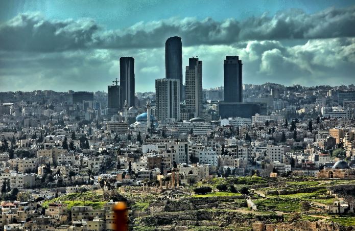 طقس لطيف في أغلب المناطق السبت اليوم وفرصة لزخات مطرية شمالًا