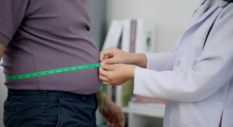 دراسة: السمنة تسرّع من تطوّر الزهايمر