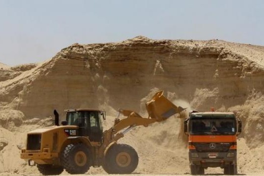 مكب رمال جانب البيوت السكنية في اربد