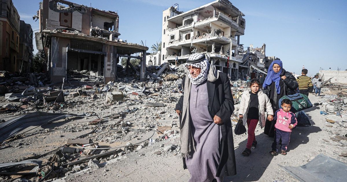 إعلام عبري: الجيش يبني منشأة كبيرة لتفتيش العائدين إلى شمال غزة 