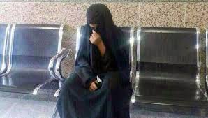 ضبط شخصا متنكرا بزي امراة يتسول في العقبة 