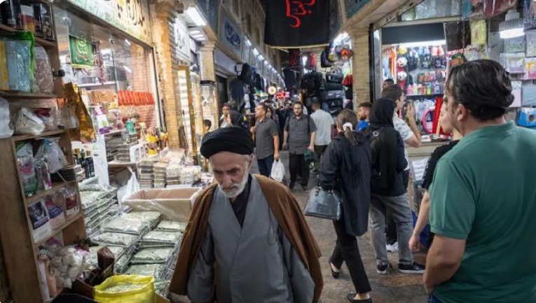 ارتفاع حاد في أسعار المواد الأساسية في إيران رغم التهدئة السياسية