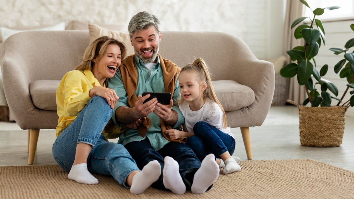 أدوات في الهاتف تساعدك على حماية أطفالك