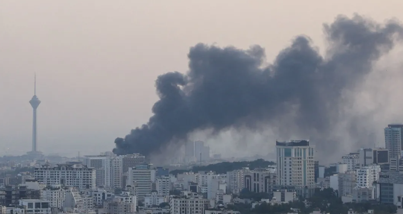 غارات أميركية و"إسرائيلية" تستهدف مصنعا لمعالجة اليورانيوم وسط إيران