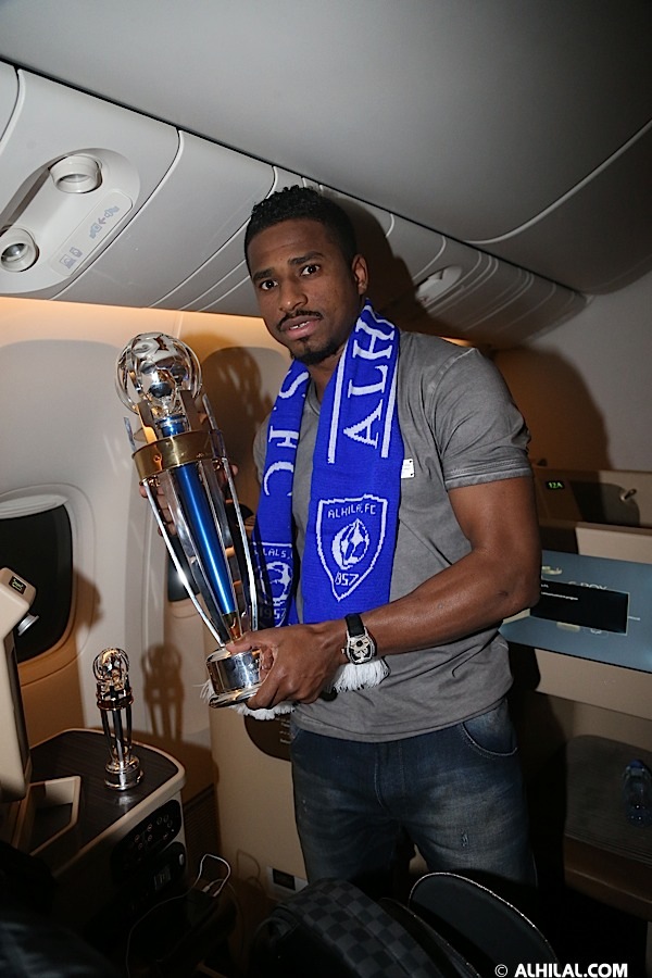 بالصور  ..  استقبال جماهيري كبير للشمراني في الرياض