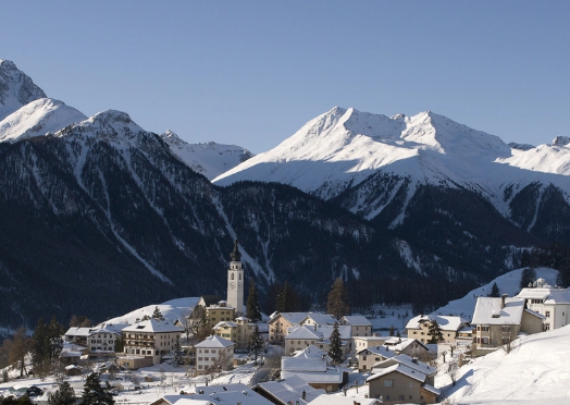 الاستمتاع بتجربة المشي في وادي سويسرا المخفي