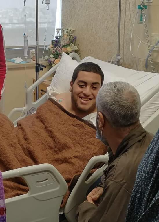 بالفيديو ..  "كيف أشكرهم يابا؟؟ - بالدعاء يابا" ..  لمن دعا الفتى صالح ووالده في المستشفى؟