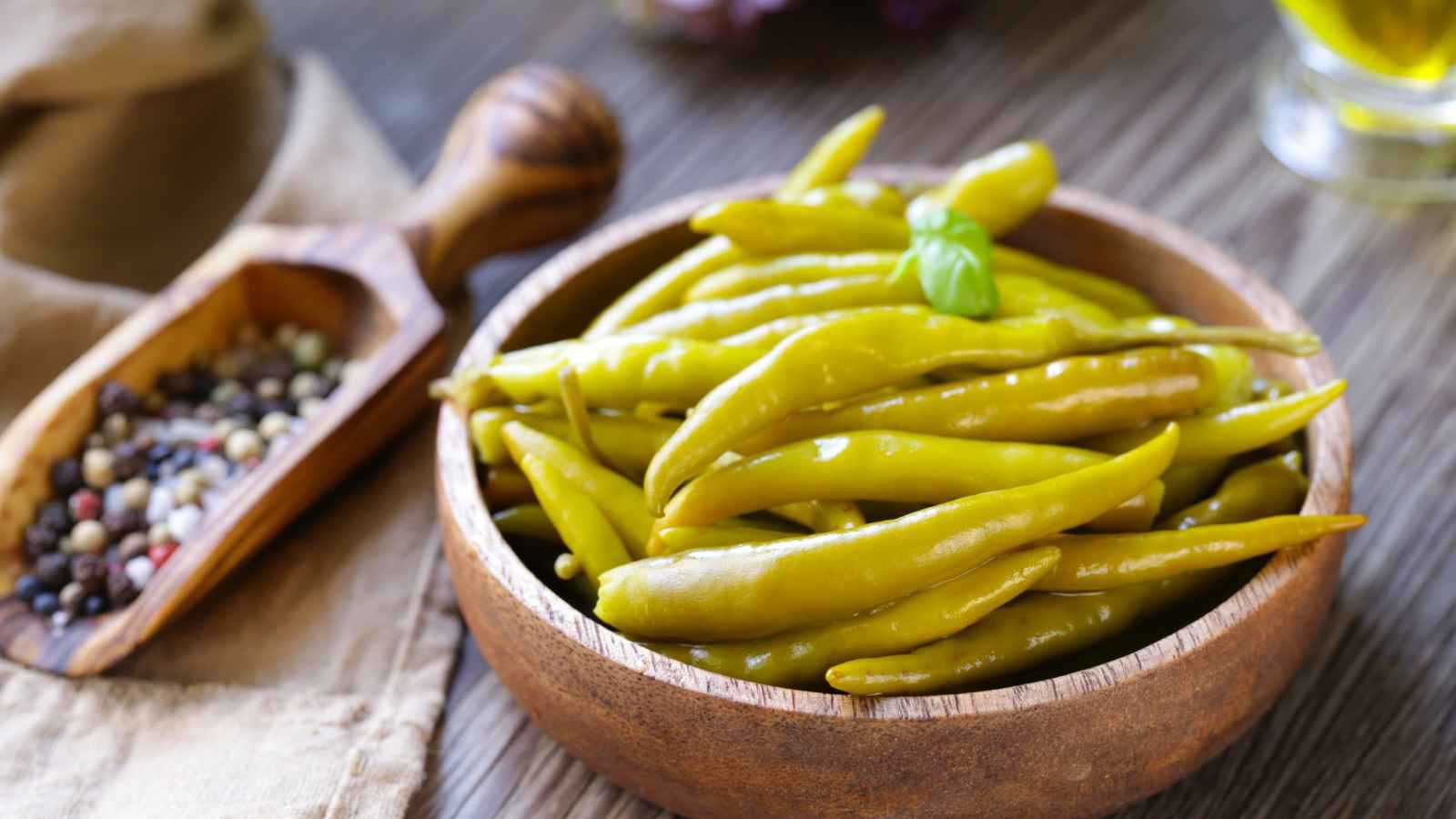 خطوات عمل مخلل الفلفل الأخضر الحار السريع