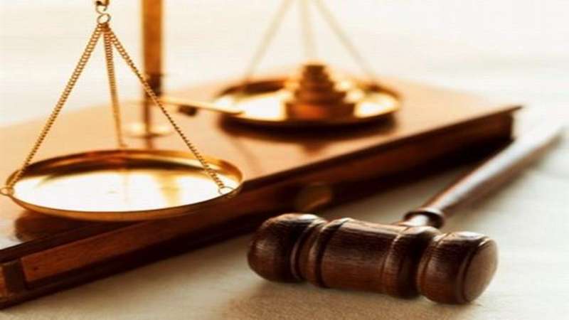 قاضٍ يحجز أختام ومعاملات أحد زملائه بالمدينة المنورة