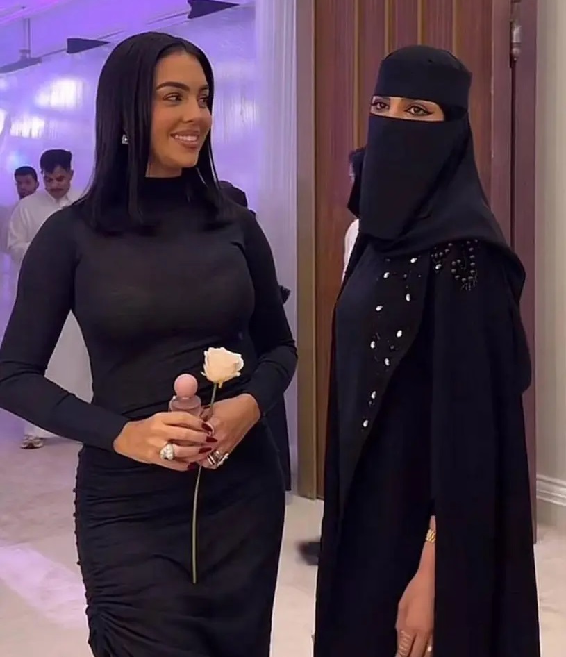 مشهورة سعودية تتهم زوجة رونالدو بـ "الغيرة" من عيونها