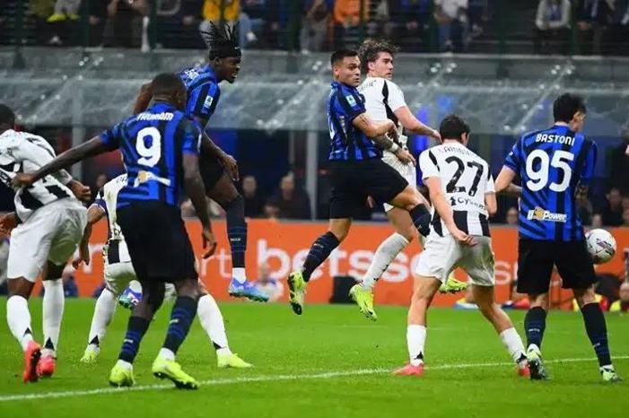 حارس إنتر ميلان يتسبب في وفاة رجل مسن بحادث سير