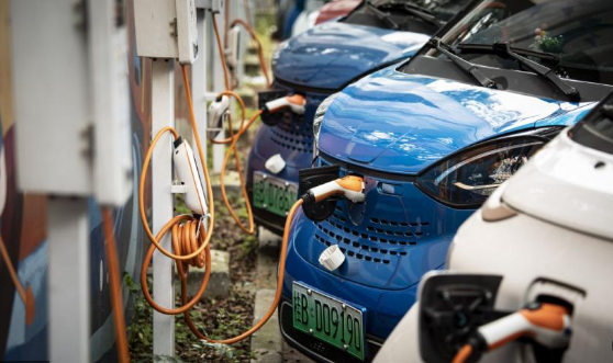 بعد "التعليمات الجديدة" ..  ما مصير السيارات الكهربائية الموجودة في السوق المحلية؟