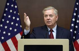 ملياردير عربي يسحق سيناتورا أمريكيا برسالة "موجعة"