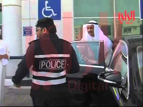 بالفيديو ..  شرطي يحرر مخالفة سير لوزير كويتي