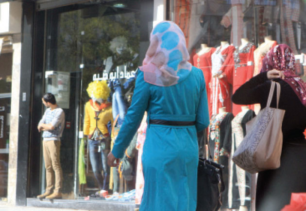 مطالب بتأجيل مستحقات الحكومة على قطاع الألبسة
