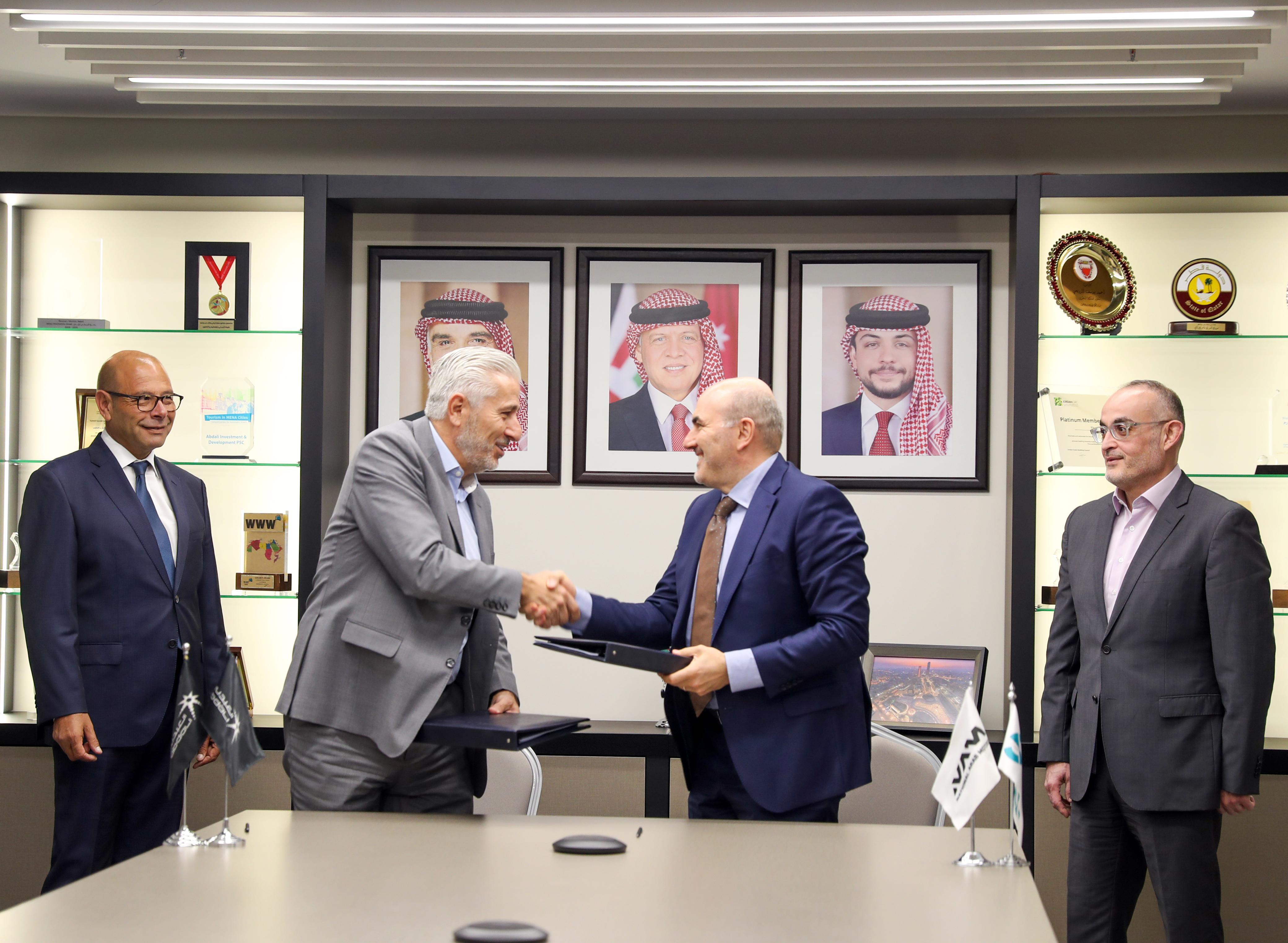 العبدلي يطلق أول محطة شحن كهربائي متطورة بالشراكة مع Grasen العالمية و"الوطنية العربية للسيارات" ..  صور 